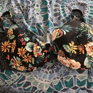 Cacique (Layne Bryant) bra 44G. Full coverage.